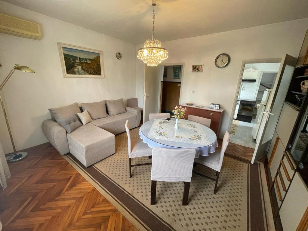 شقة Apartman Pcelica بولا المظهر الخارجي الصورة