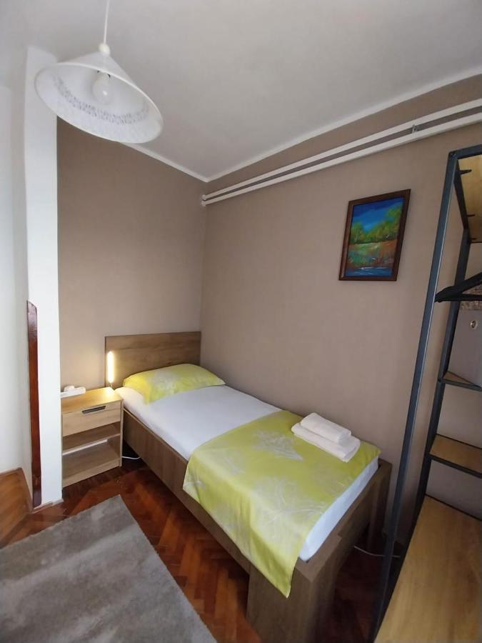 شقة Apartman Pcelica بولا المظهر الخارجي الصورة